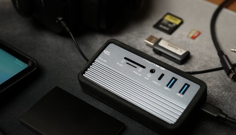 This USB-C Hub From Acasis Has a Hidden Benefit That On-The-Go Photographers Will Love