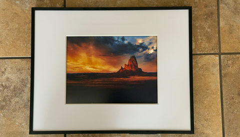 Here's a Digital Photo Frame That Doesn't Need Wall Power